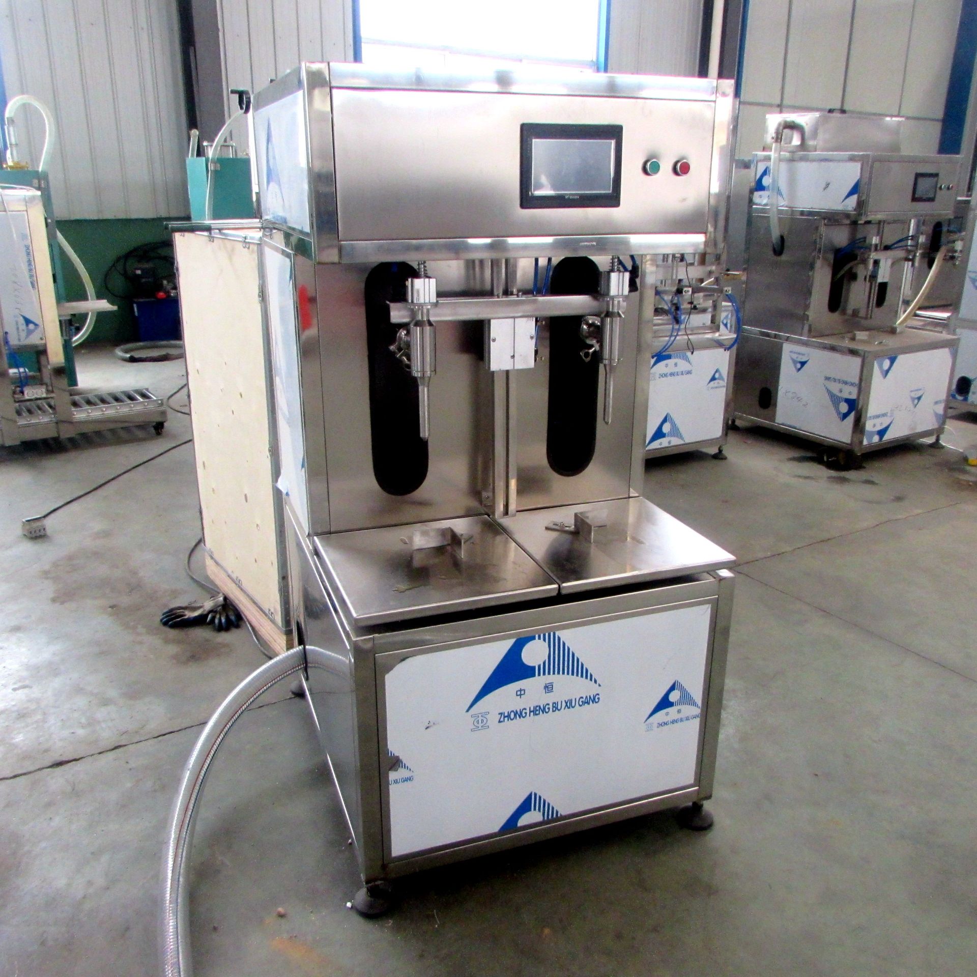 供应 润滑油灌装机 机油 齿轮油灌装设备 双头自动称重液体灌装机