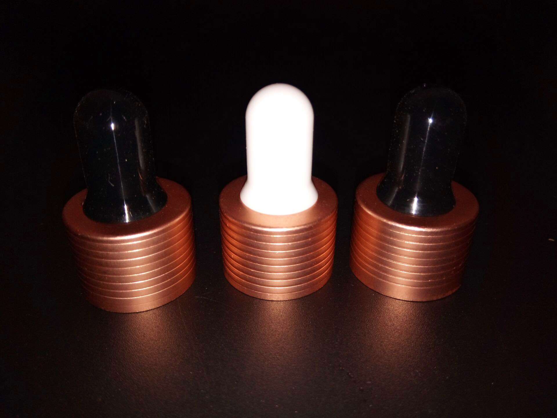 高档时尚精油瓶各种盖子 各种规格瓶子瓶盖厂家直供量大价优