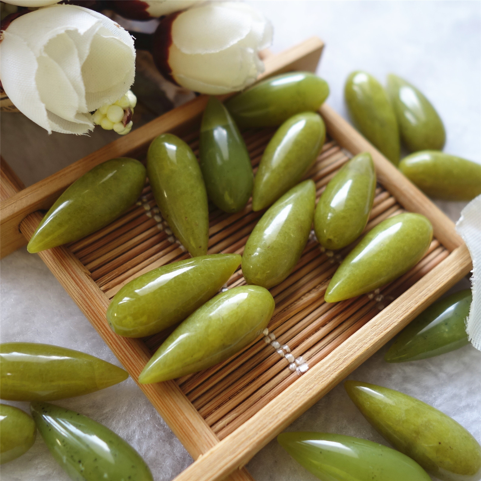 (预订)天然橄榄玉长圆吊胆 圆水滴diy饰品配件(半孔)10x26