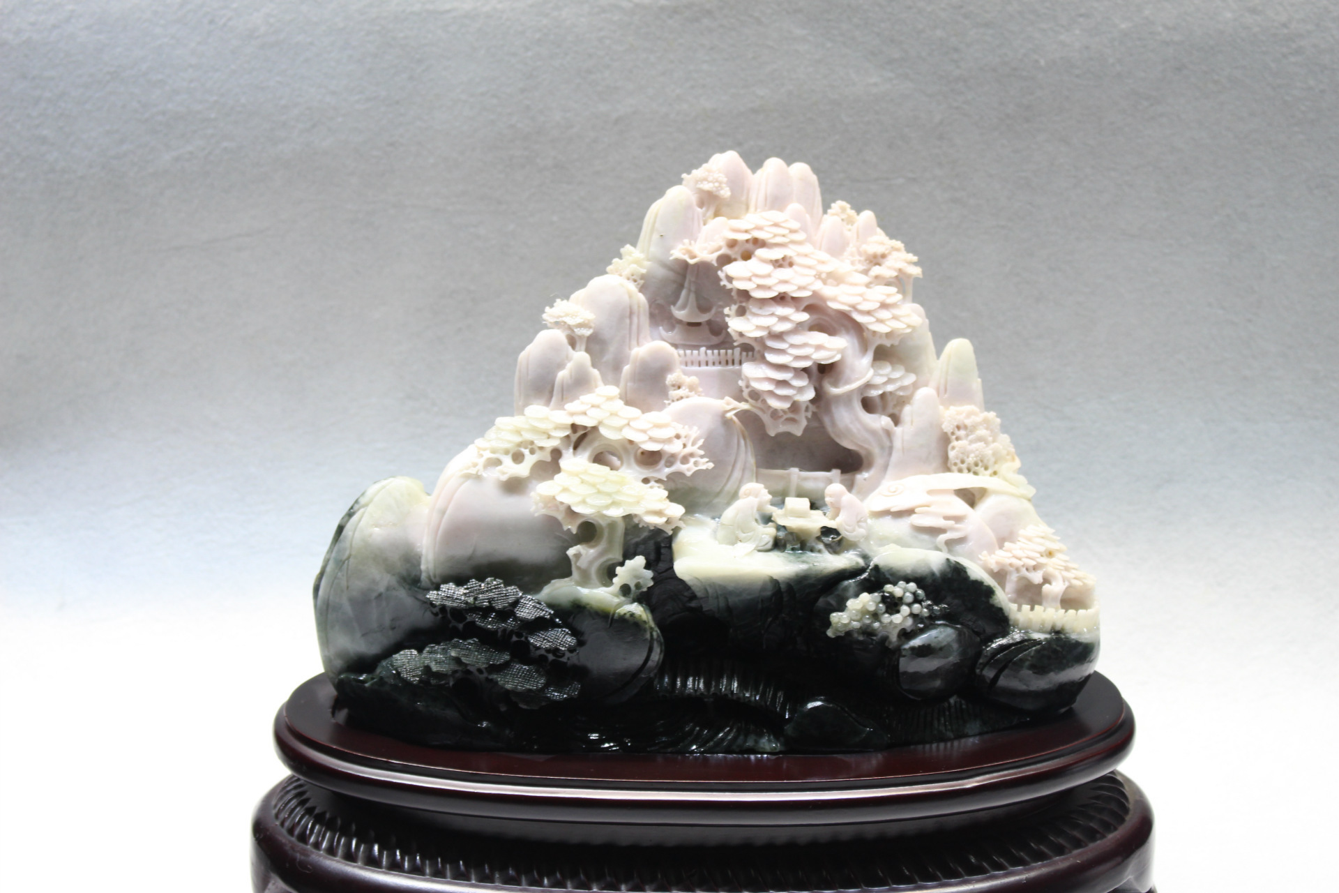 钱龙玉苑 厂价直销 独山玉 天然玉雕摆件 送礼佳品 山水题材