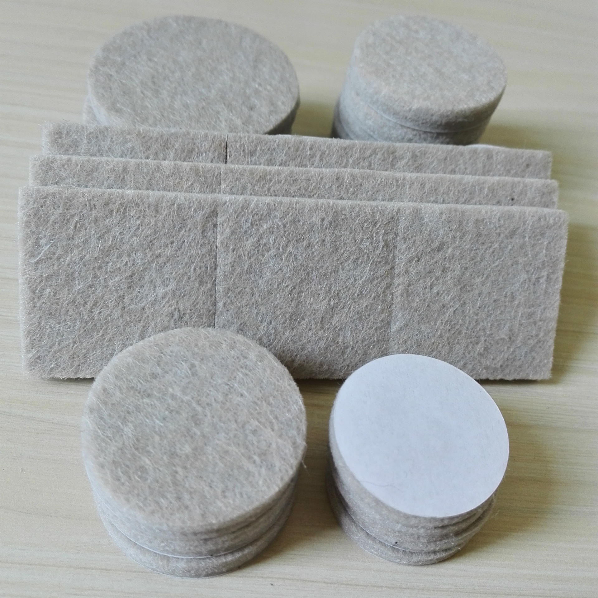 定制各种形状羊毛毡家具脚垫 单面背胶家具毛毡保护垫 毛毡垫片