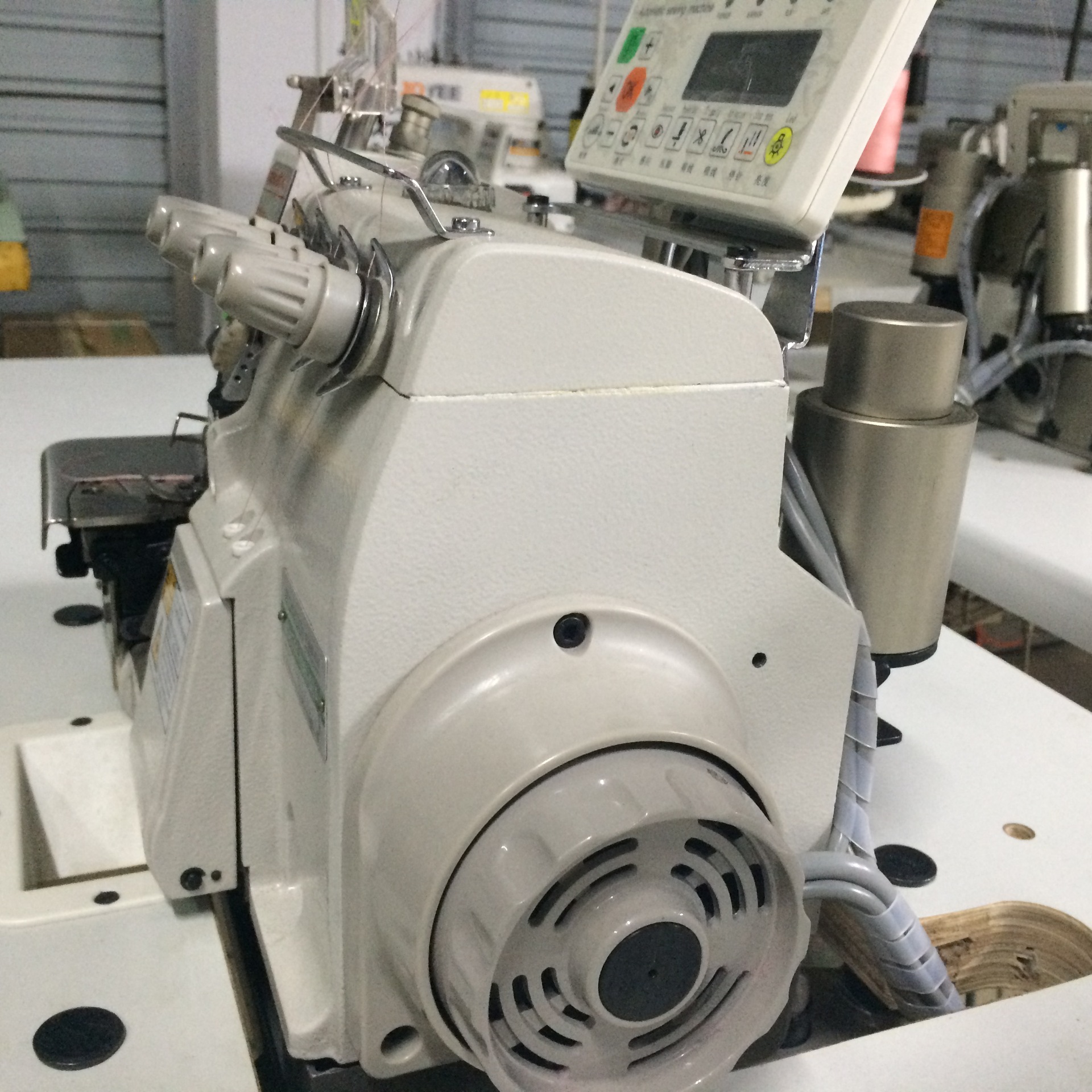 缝纫机电脑自动剪线打边机奔迪bd-6704锁边机