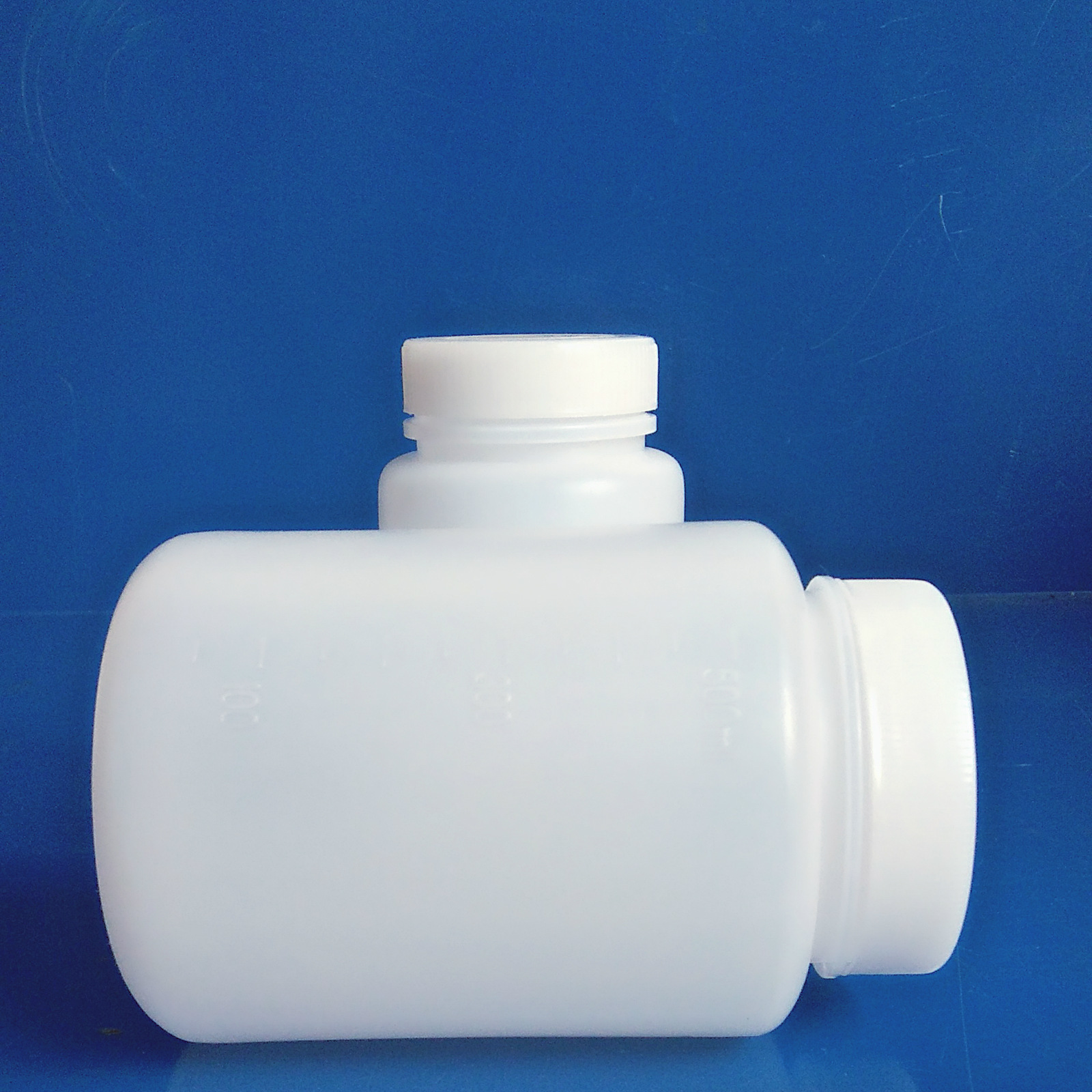 批发500mlpe半透明带内盖刻度瓶 大口塑料瓶 农药瓶 化工瓶
