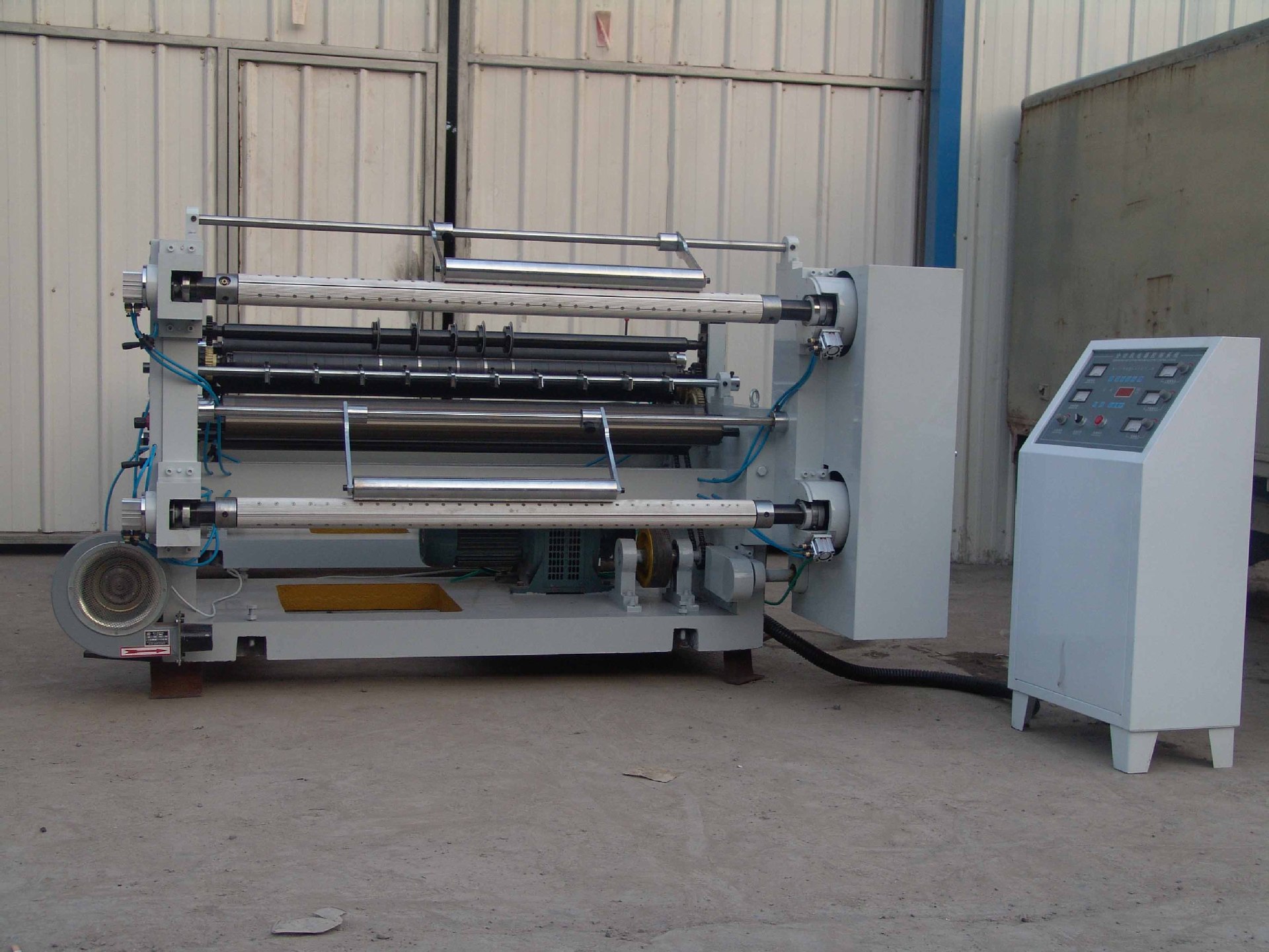 供应(经济型)塑料薄膜分切机 fql-1300高速立式分切机