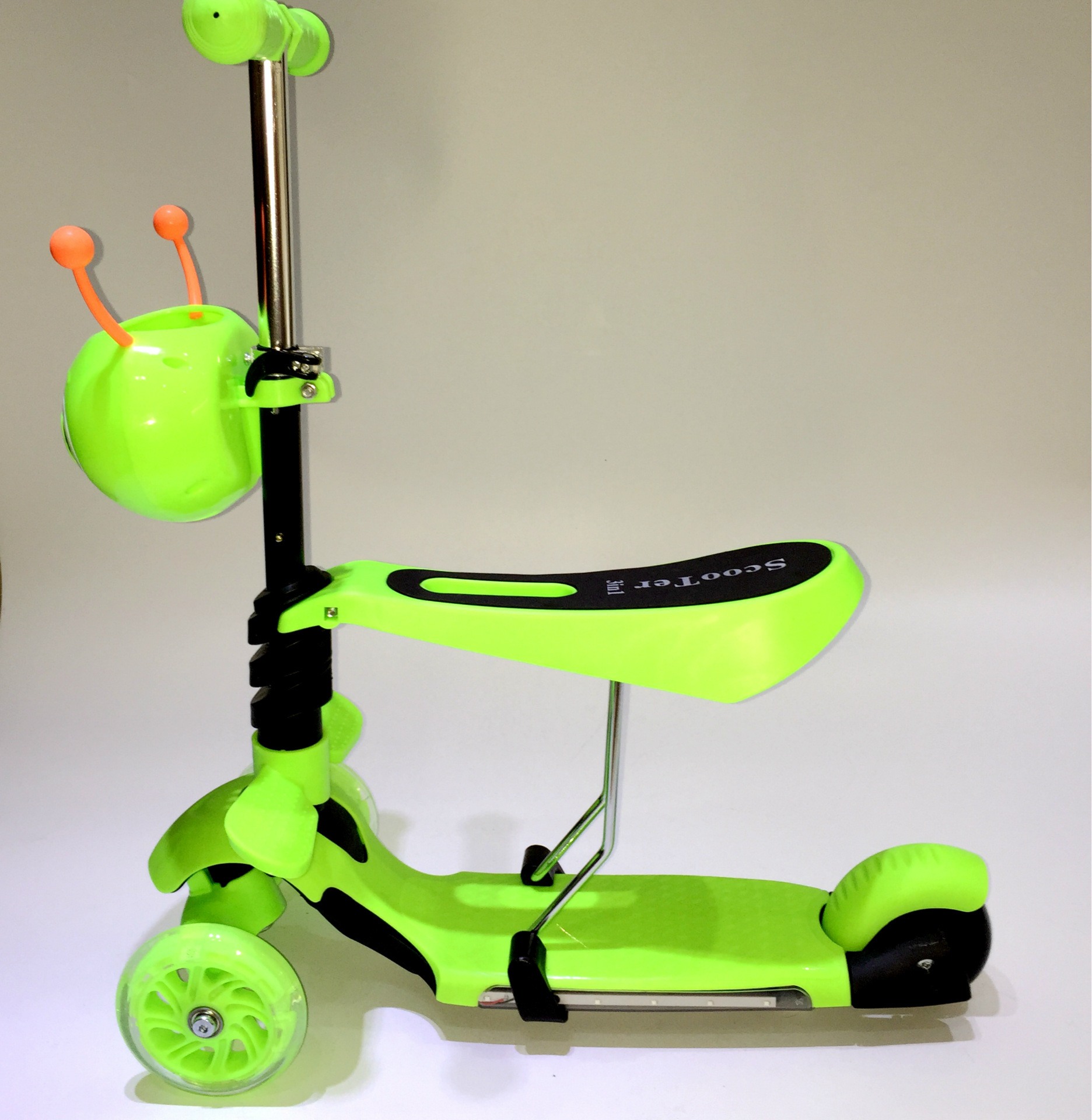 三合一滑板车 三轮闪光儿童滑行踏板车 宝宝童车音乐灯光带踏板