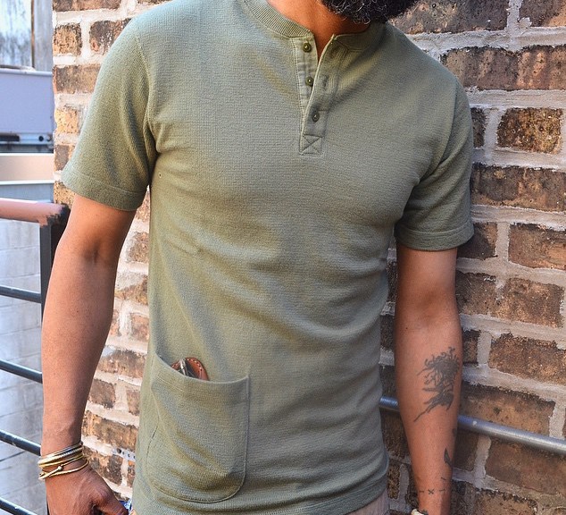 夏天除了穿t恤 其实亨利衫更帅气!