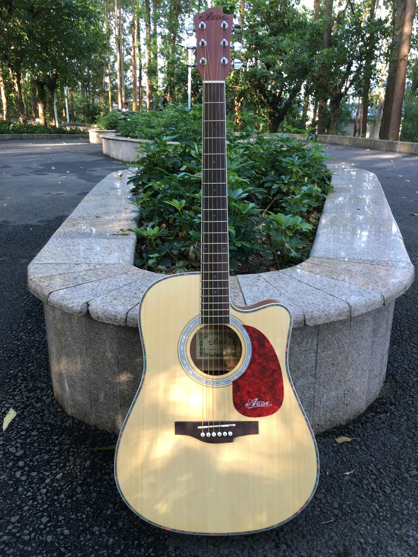 41寸民谣吉他云杉沙比利木吉他厂家直销爱