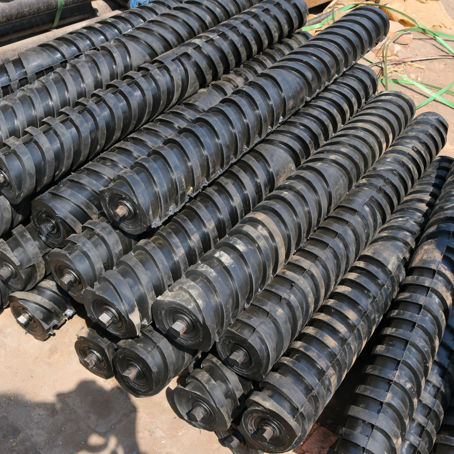 厂家专业加工生产各种型号缓冲铸胶托辊