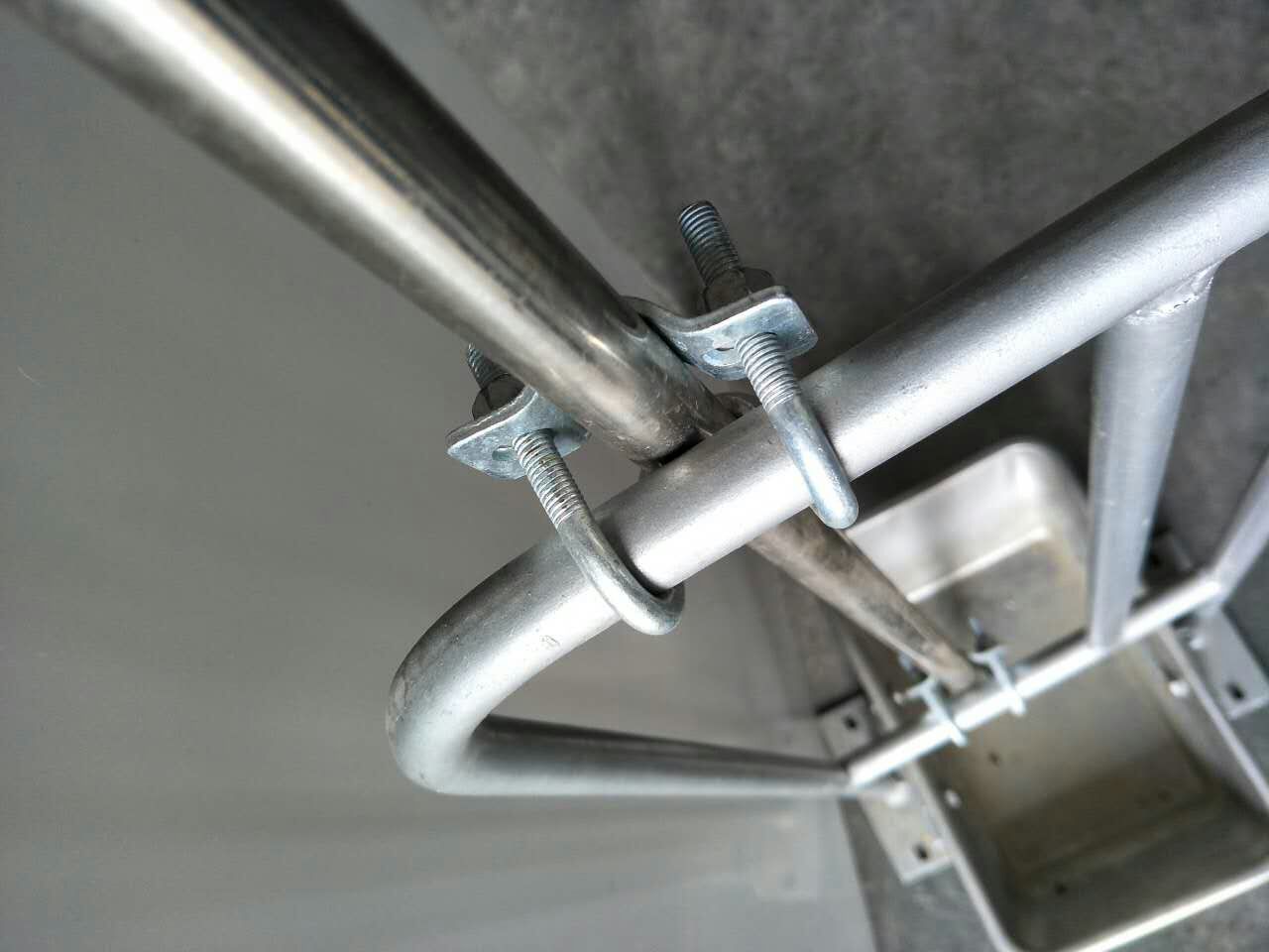 母猪十字卡扣 产床配件 十字镀锌u型管卡子 限位栏卡1寸6分4分管