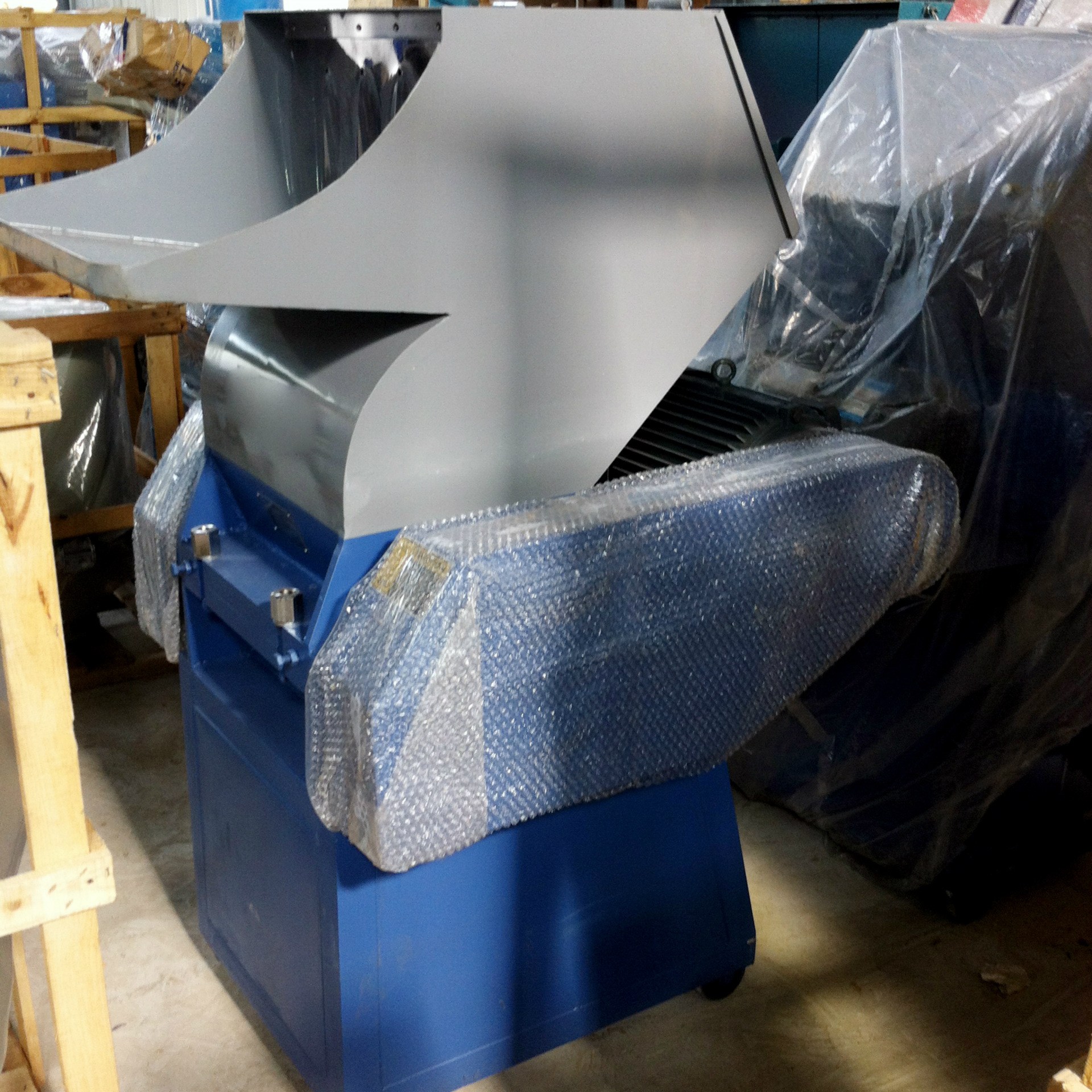 直销pvc硬塑料粉碎机 400强力塑料制品粉碎机 高效矿泉水瓶粉碎机