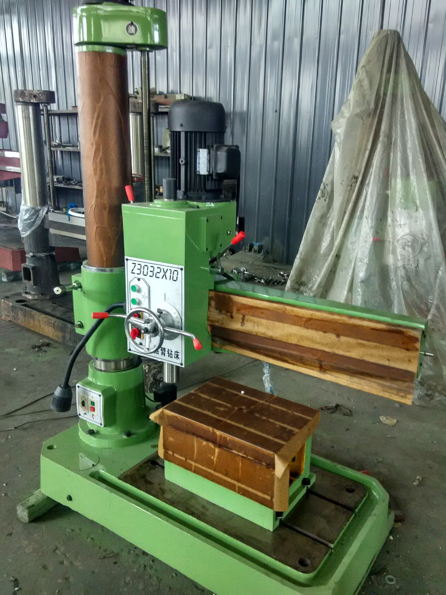 机床源产地热销钻床/摇臂钻床/35/32/40摇臂钻图片/质量/功能多