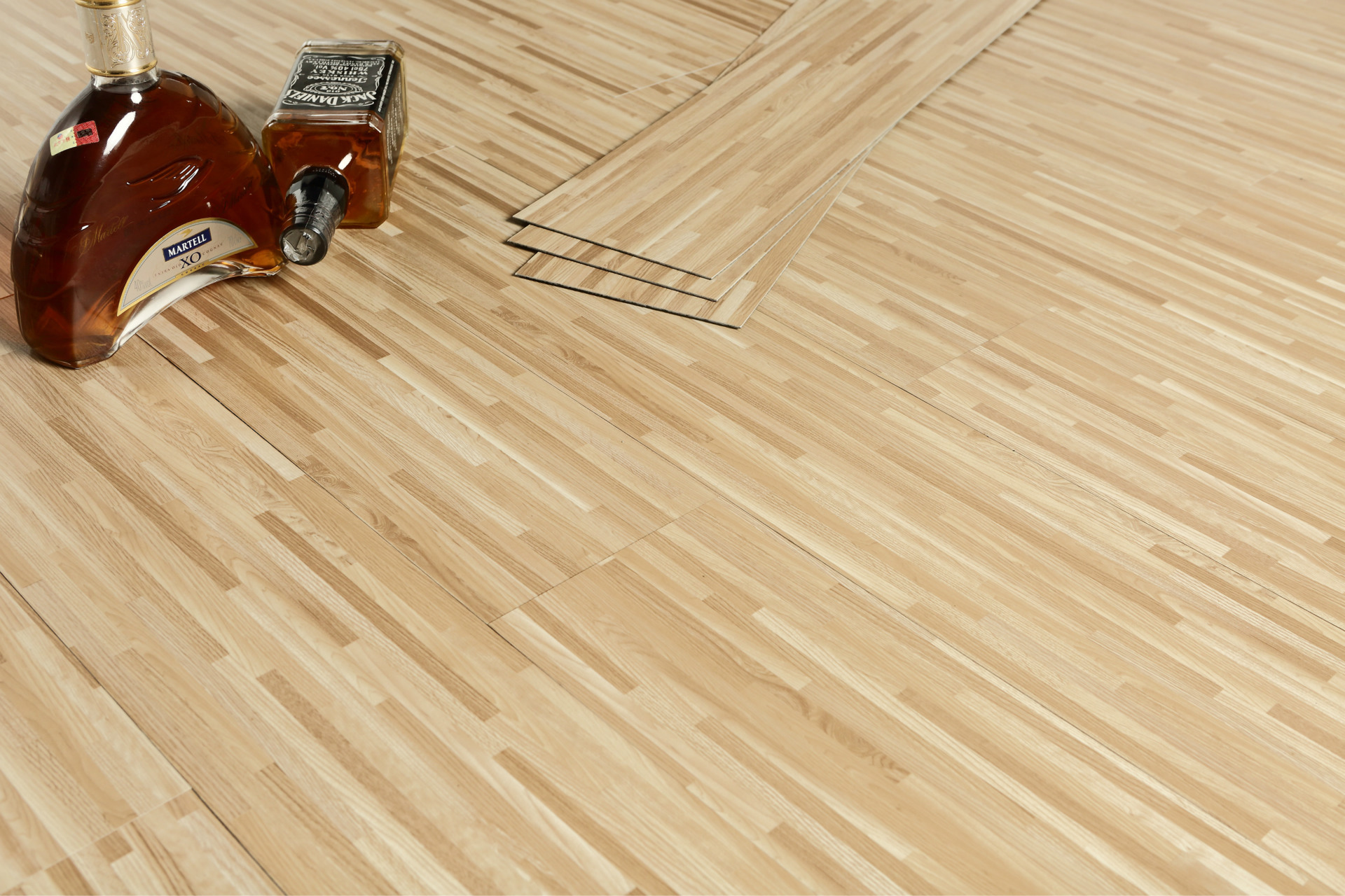 自粘木纹pvc地板 塑料地板家用片材 耐磨加厚塑胶石塑地板免胶