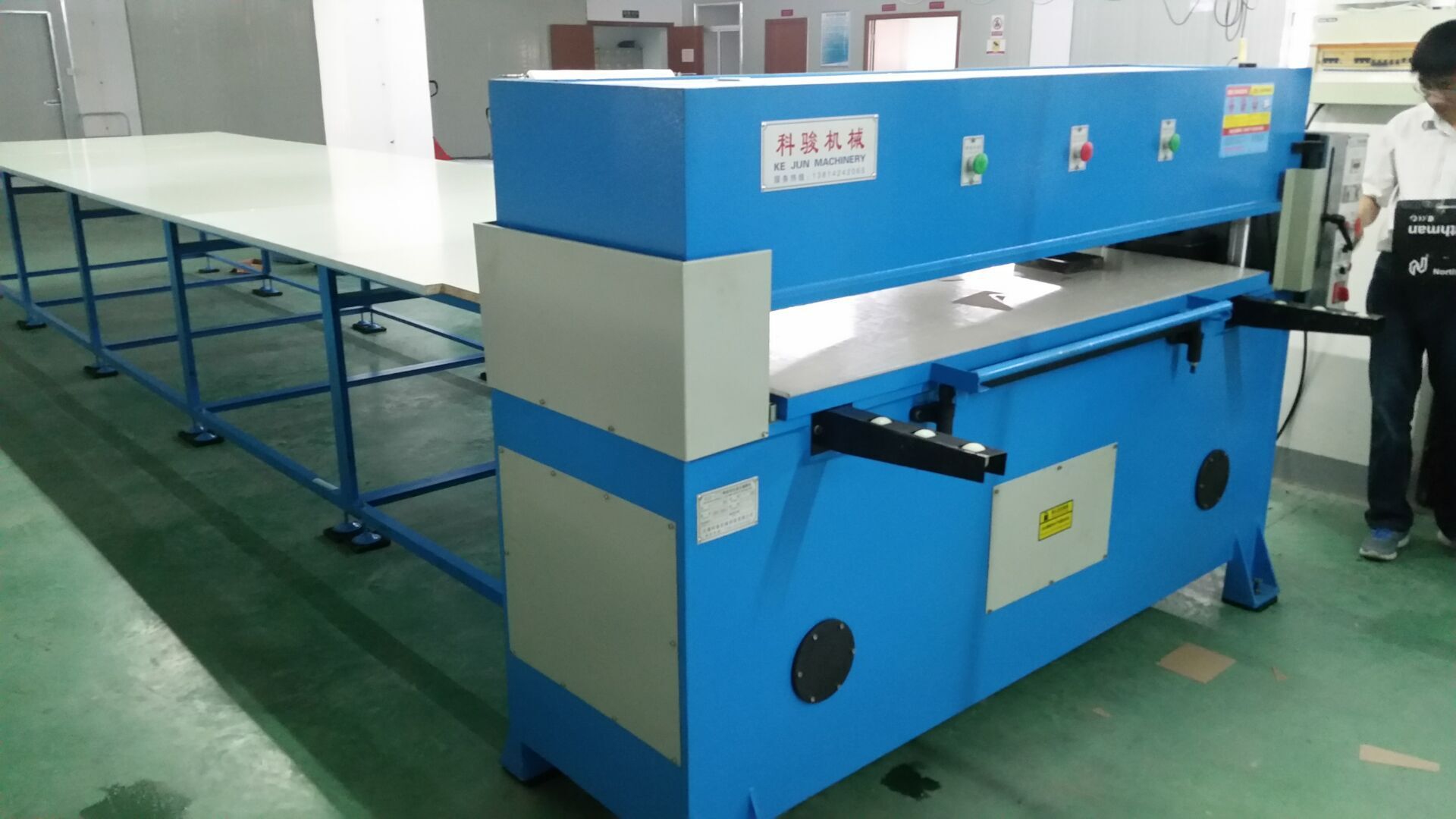 厂家供应服装设备全自动拉布机断布机铺布机