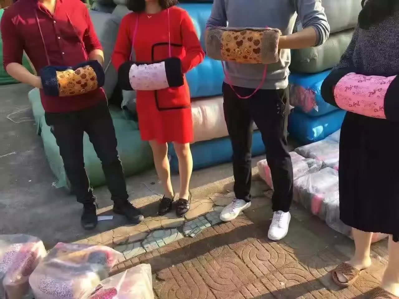 新款金丝绒加厚加棉保暖暖手筒手捂 款式多质量好