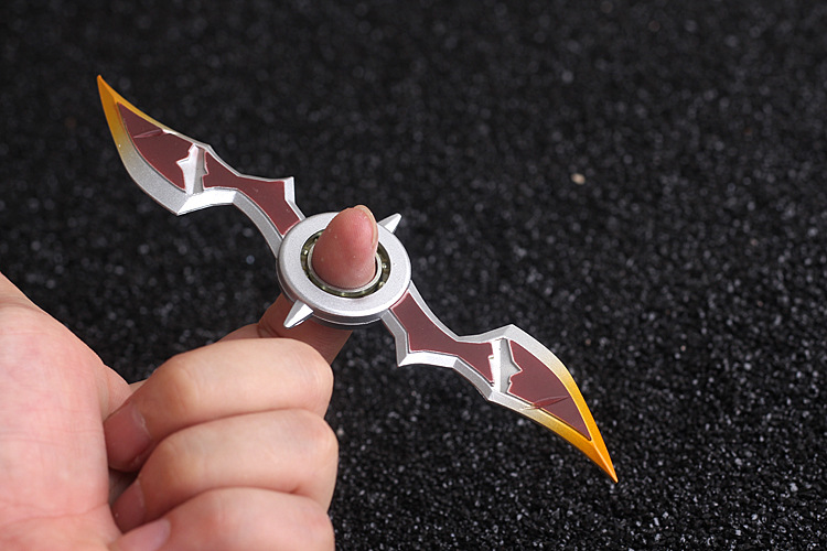 lol周边 德莱文旋转飞镖 武器模型道具