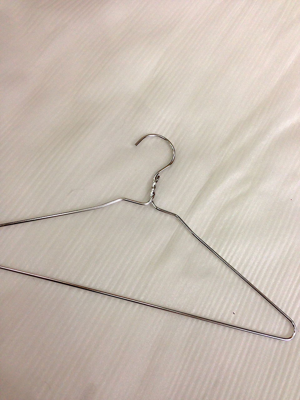 4mm亮银三角形铝衣架 服装店展示铝衣架子 可家居使用晾衣架批发