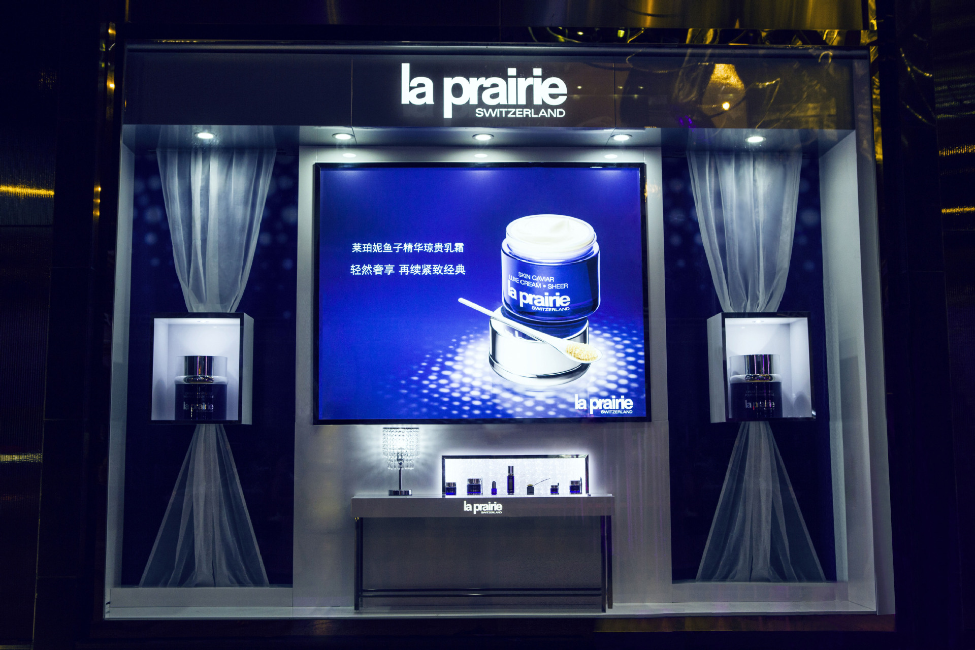 上海 专业化妆品橱窗设计,奢侈品展台橱窗制作,搭建