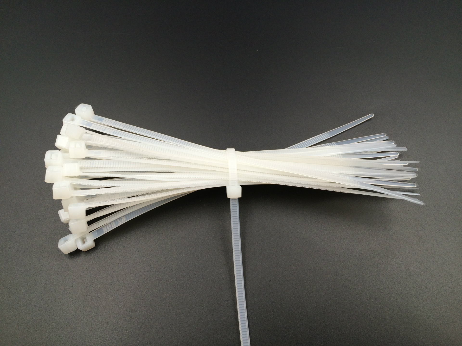 厂家供应 自锁式尼龙扎带3*150扎带pvc扎带塑料捆绑带白色理线带