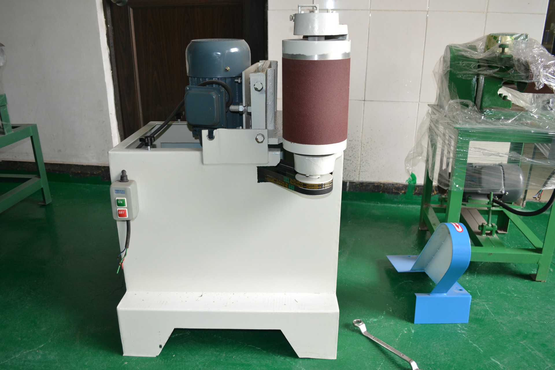 1524*180/2100*300小五金自动铸件砂带机 自动平面抛光机 打磨机