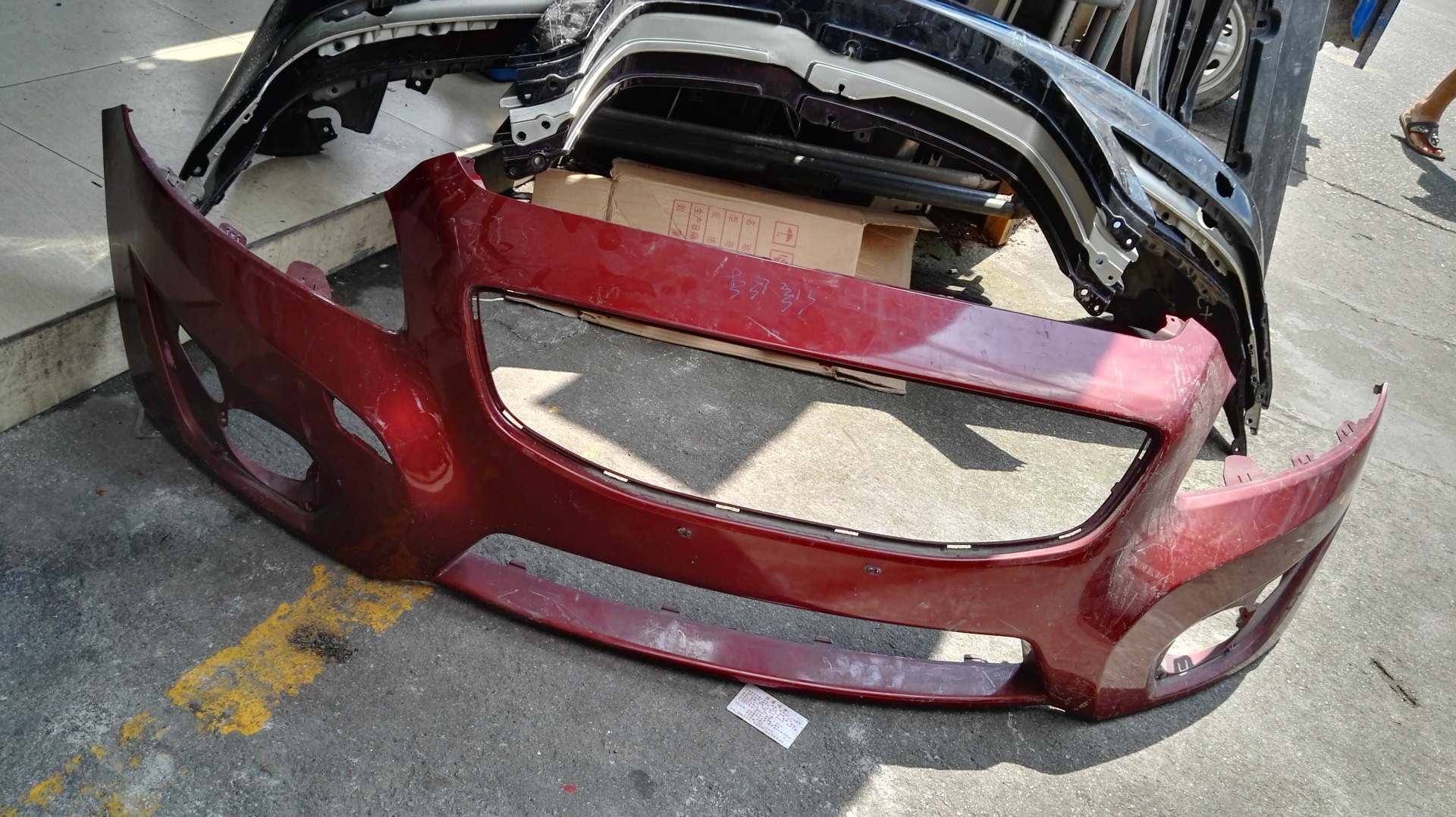 12年款沃尔沃c30前保险杠,原装拆车件,广州二手汽车配件