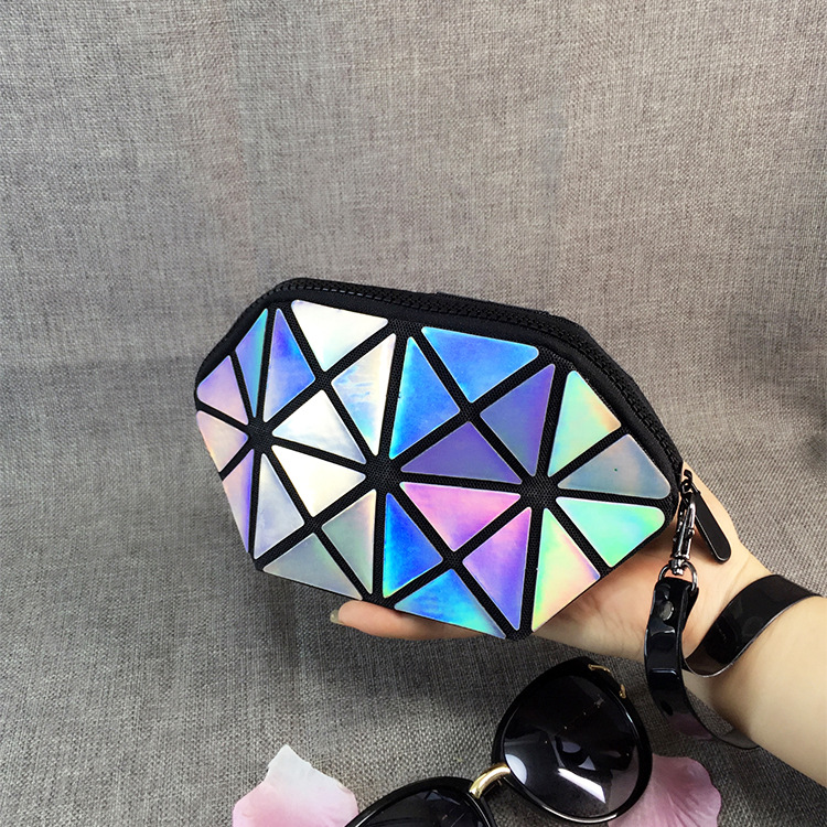 厂家直销2016潮流菱形镭射化妆包三角菱格包手拿包几何女士化妆包