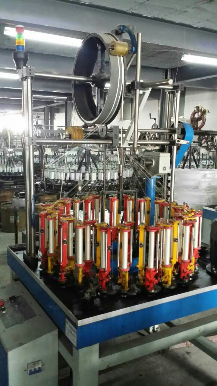 绝缘材料编织机