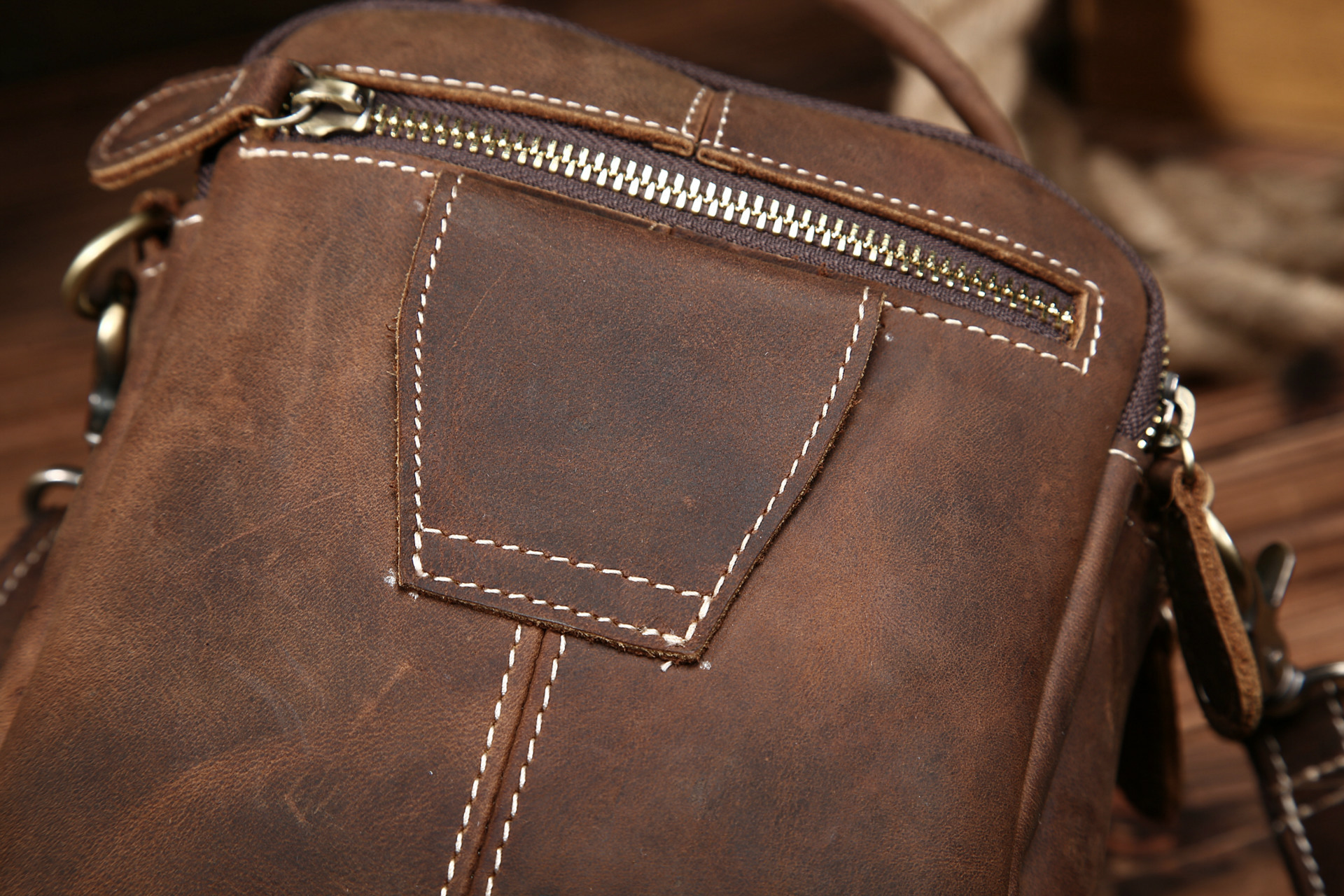 男士腰包疯马皮男式斜跨腰包 男拉链多功能耐磨迷你真皮男士腰包