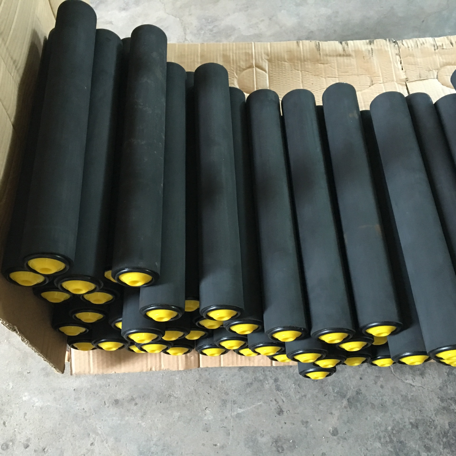 胶辊订做 聚氨酯胶棍 pu胶辊 丁晴胶滚筒 带槽包胶 双链包胶辊筒