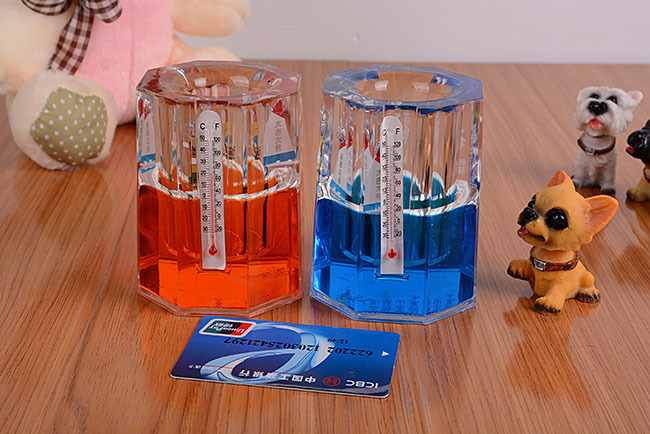 H1312 Sy30b Large Octagonal Pen Holder, Oil-Filled Sailing Boat Sea View with Thermometer
