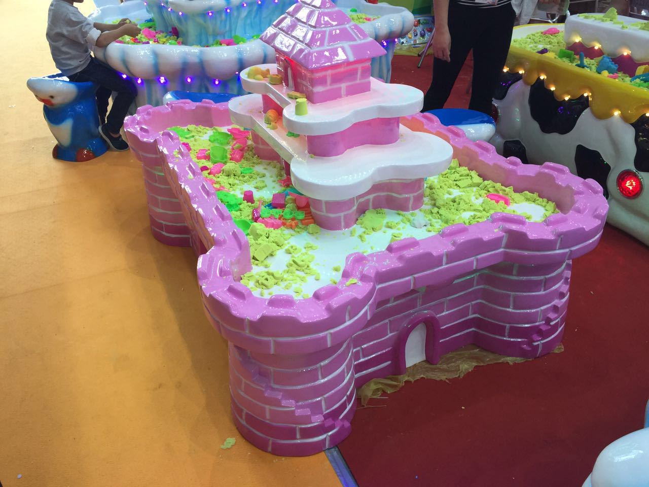 新品 儿童乐园城堡沙桌 游乐园玻璃钢太空沙桌 商场乐园游戏机