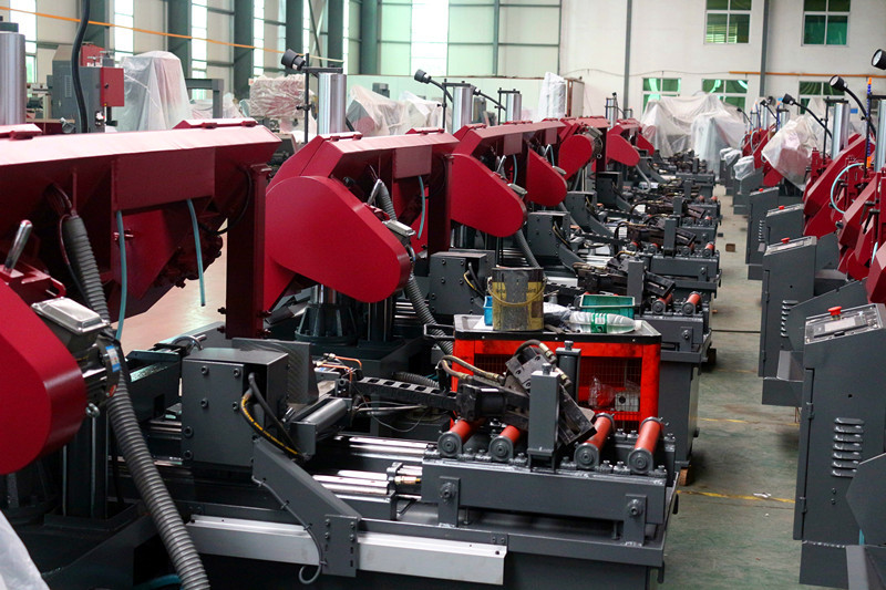 铝型材切割锯床铝合金切割数控带锯床锯力煌数控全自动带锯床