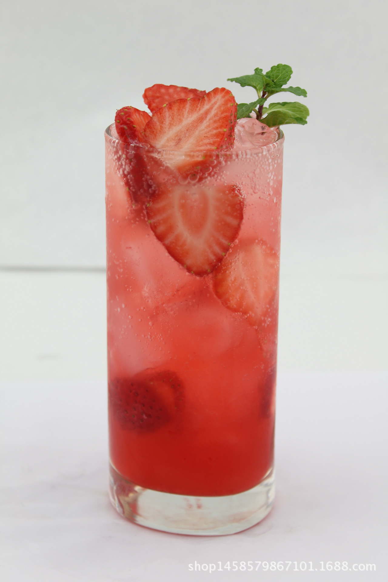 草莓石榴汽泡