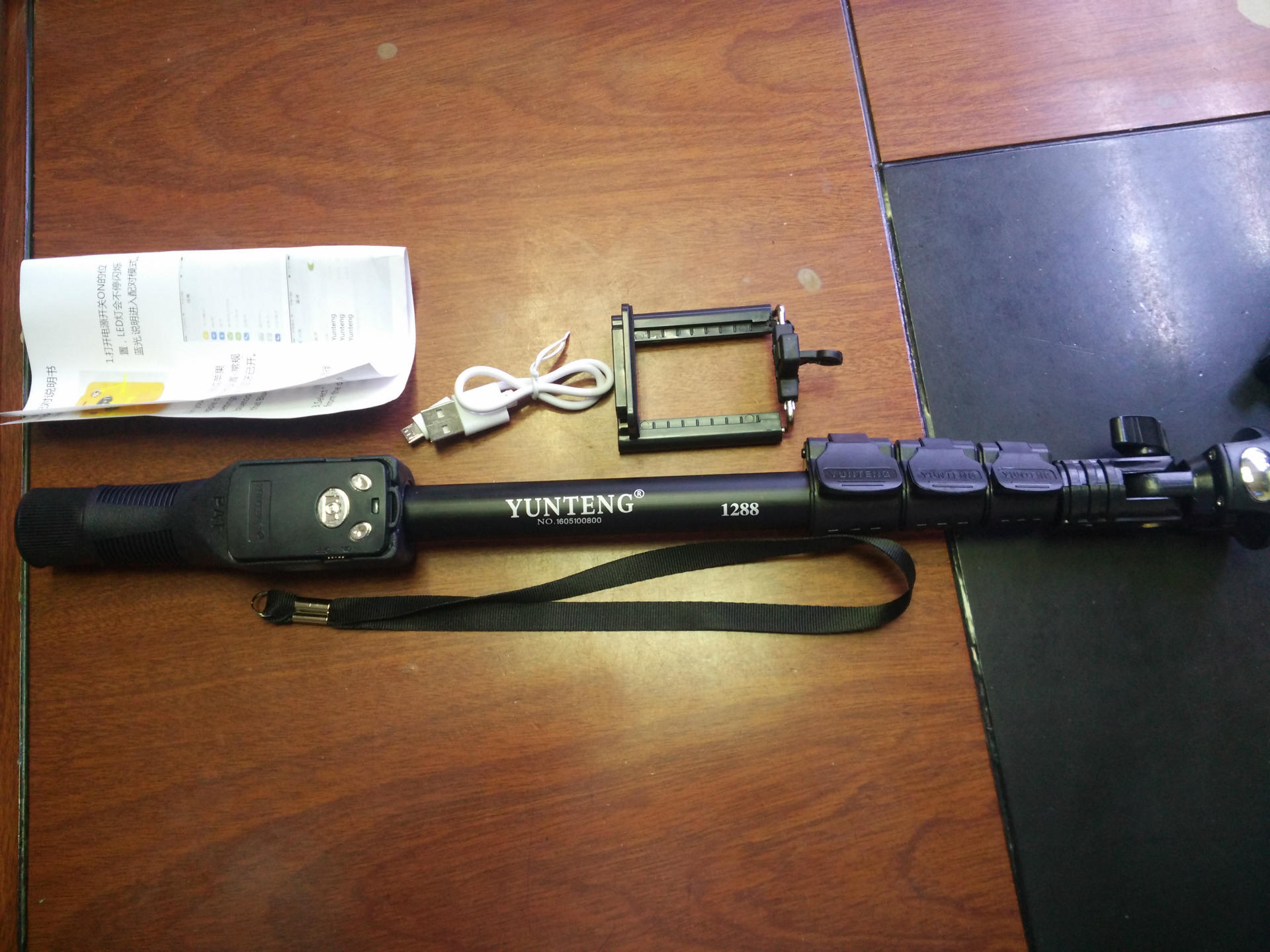 云腾1288自拍杆扳扣式铝合金带蓝牙遥控自拍杆yt1288