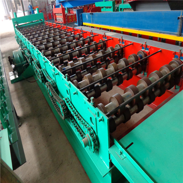 供应 车厢板成型机 汽车集装箱板机器设备 欢迎来厂洽谈订购