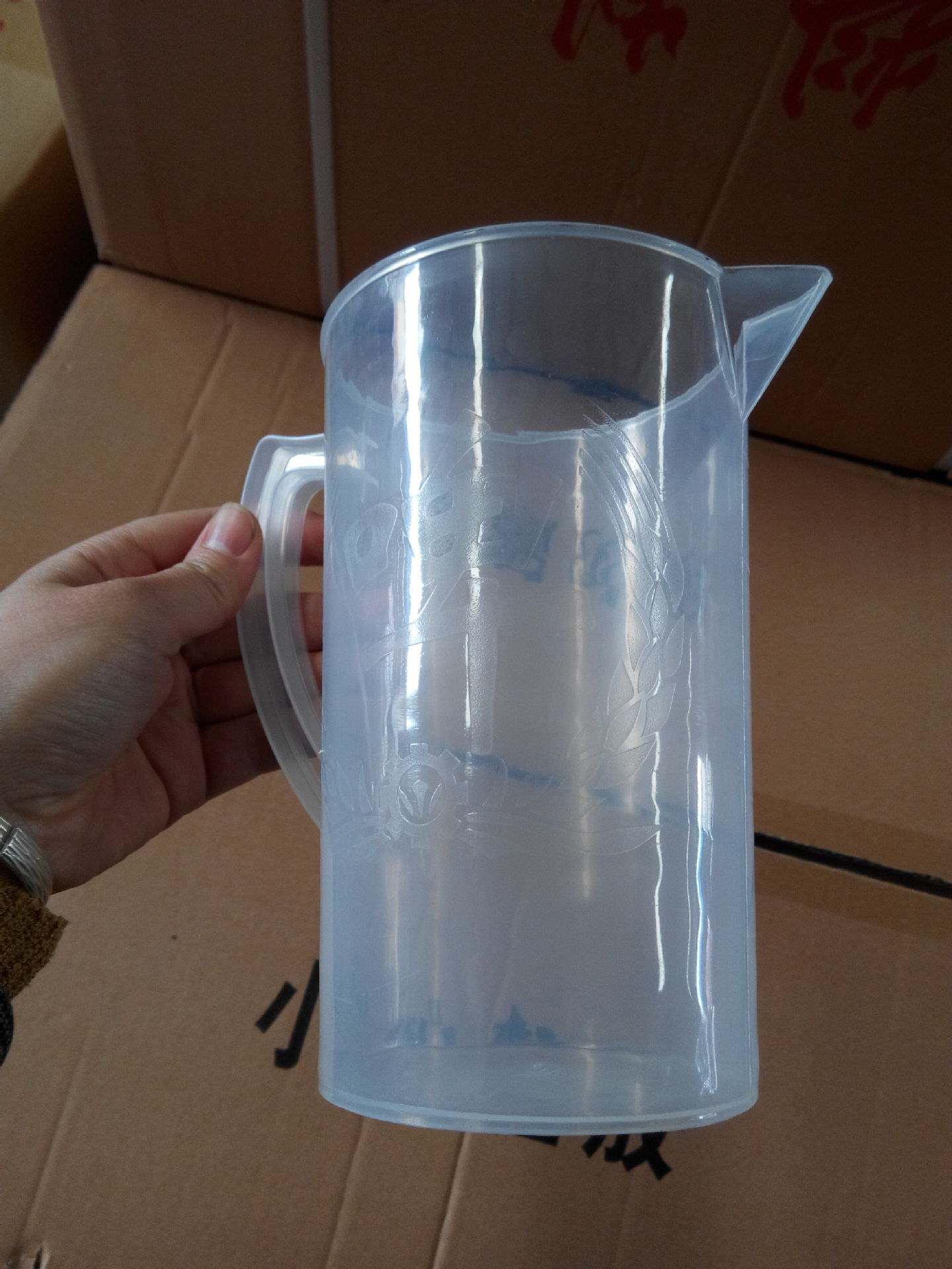 供应3斤1500ml塑料啤酒杯凉水杯果汁杯1.5l扎啤杯子厂家直销