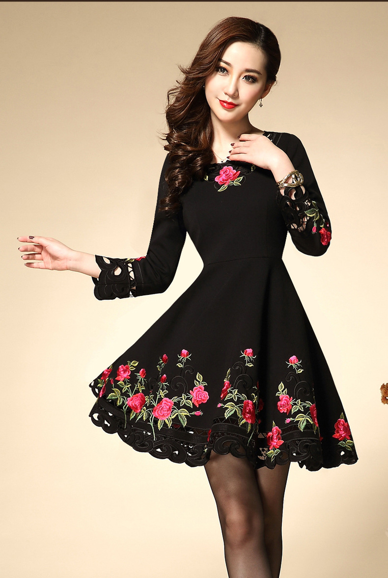 2016秋冬女新款中老年刺绣连衣裙修身长袖钩花镂空绣花大摆.