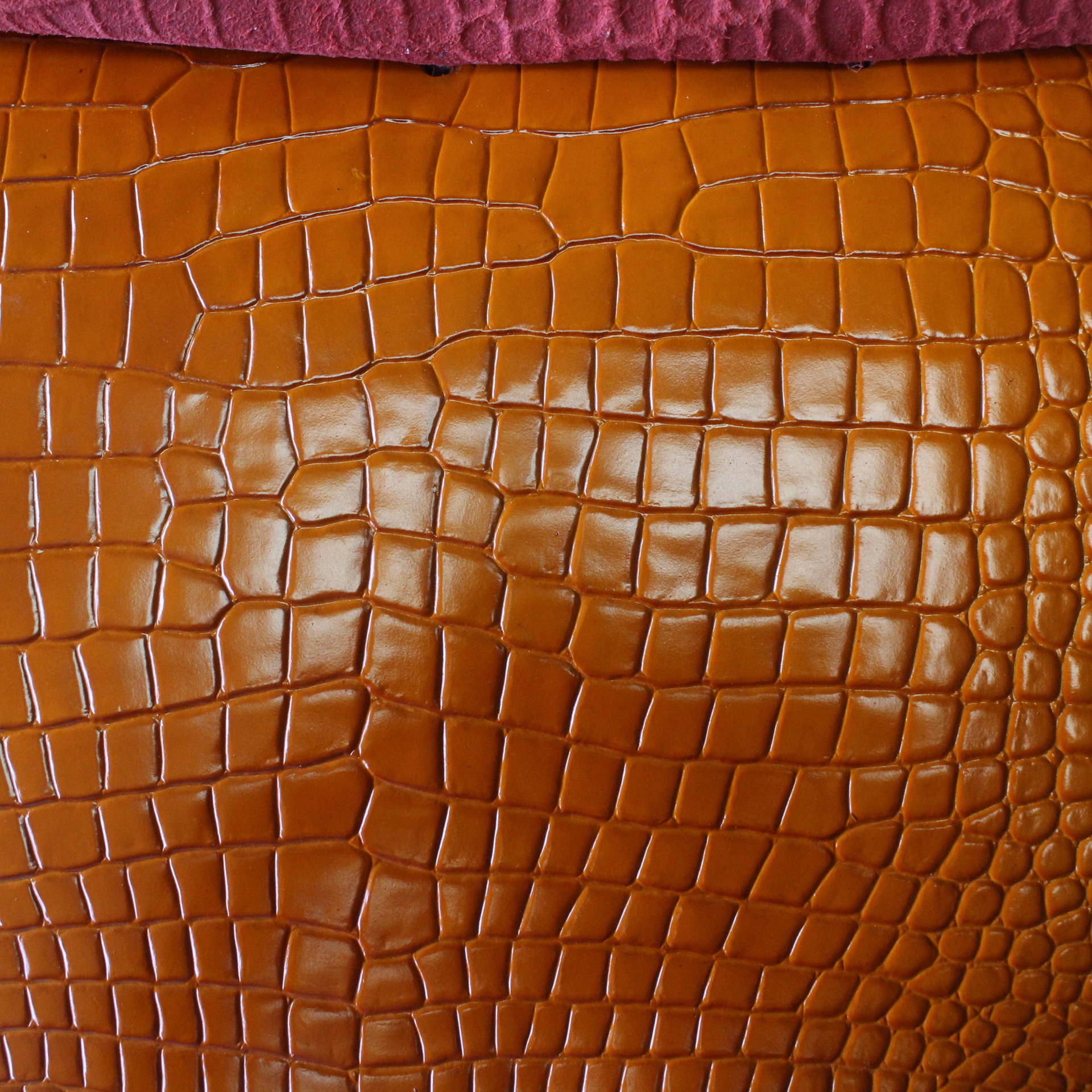 恒丰皮具压纹头层牛皮 鳄鱼纹样板图箱包皮