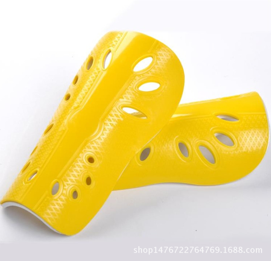 正品比赛训练足球护具护腿板带孔透气护腿板儿童成人超轻护板插板