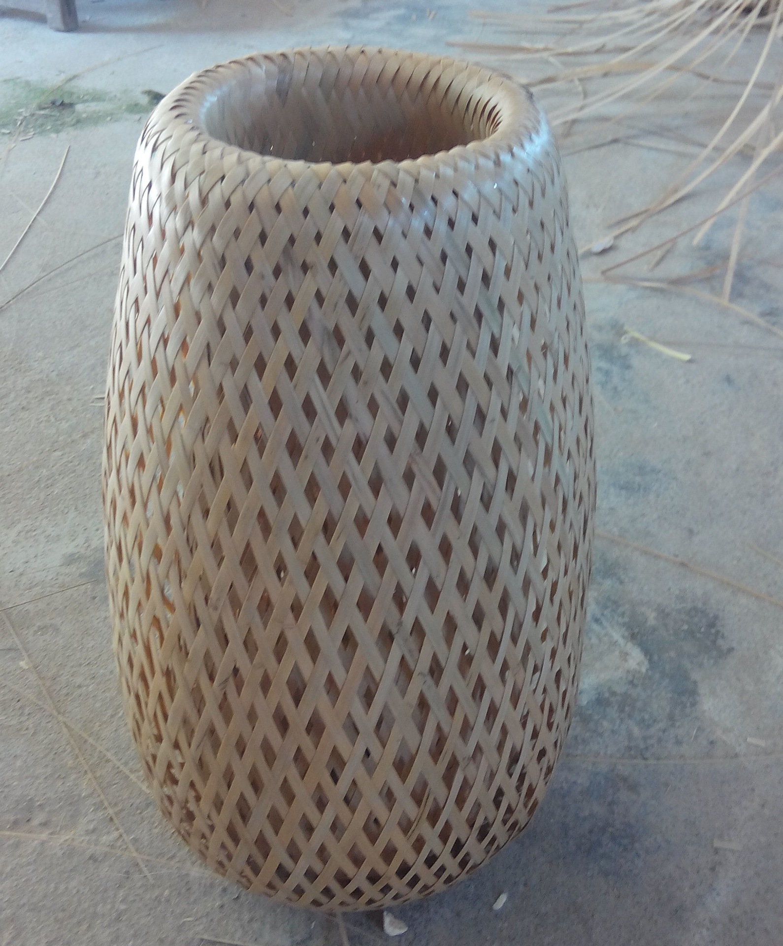 供应竹藤制纯手工编织蓝化装品包装厂家直销草编工艺品