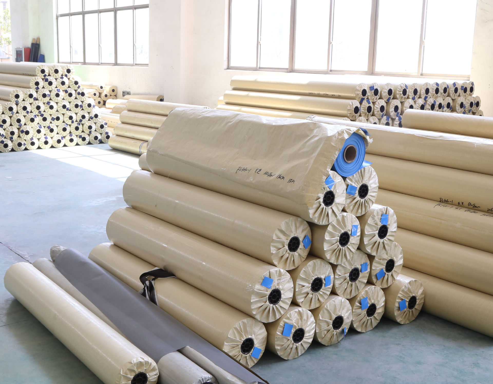 符合gb/t 12703-1991标准的抗静电环保pvc夹网布1000 ≤2.