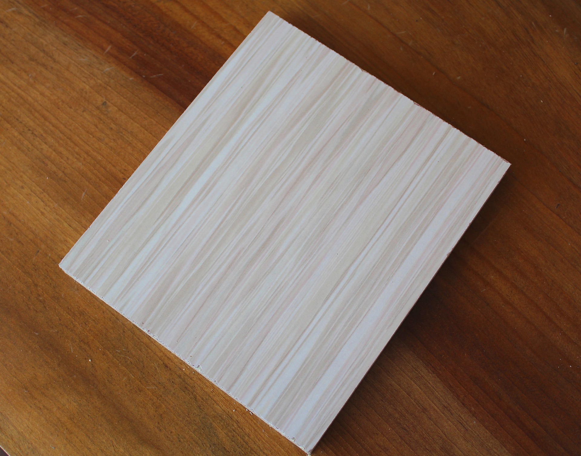 环保三聚氰胺饰面板 防潮免漆板 应用于家具,地板及室内装饰等