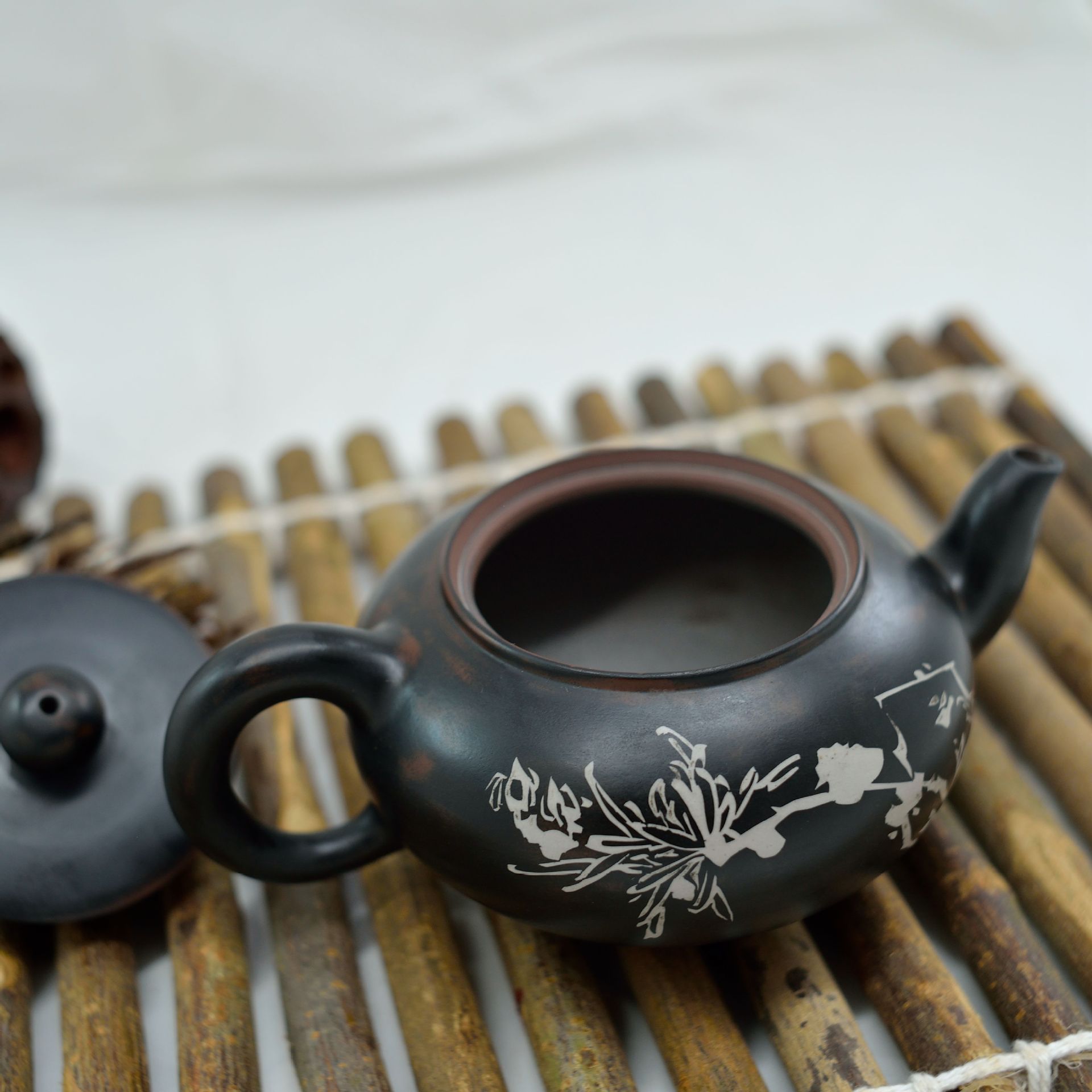 云南建水紫陶陈绍康大师全手工如意残贴壶