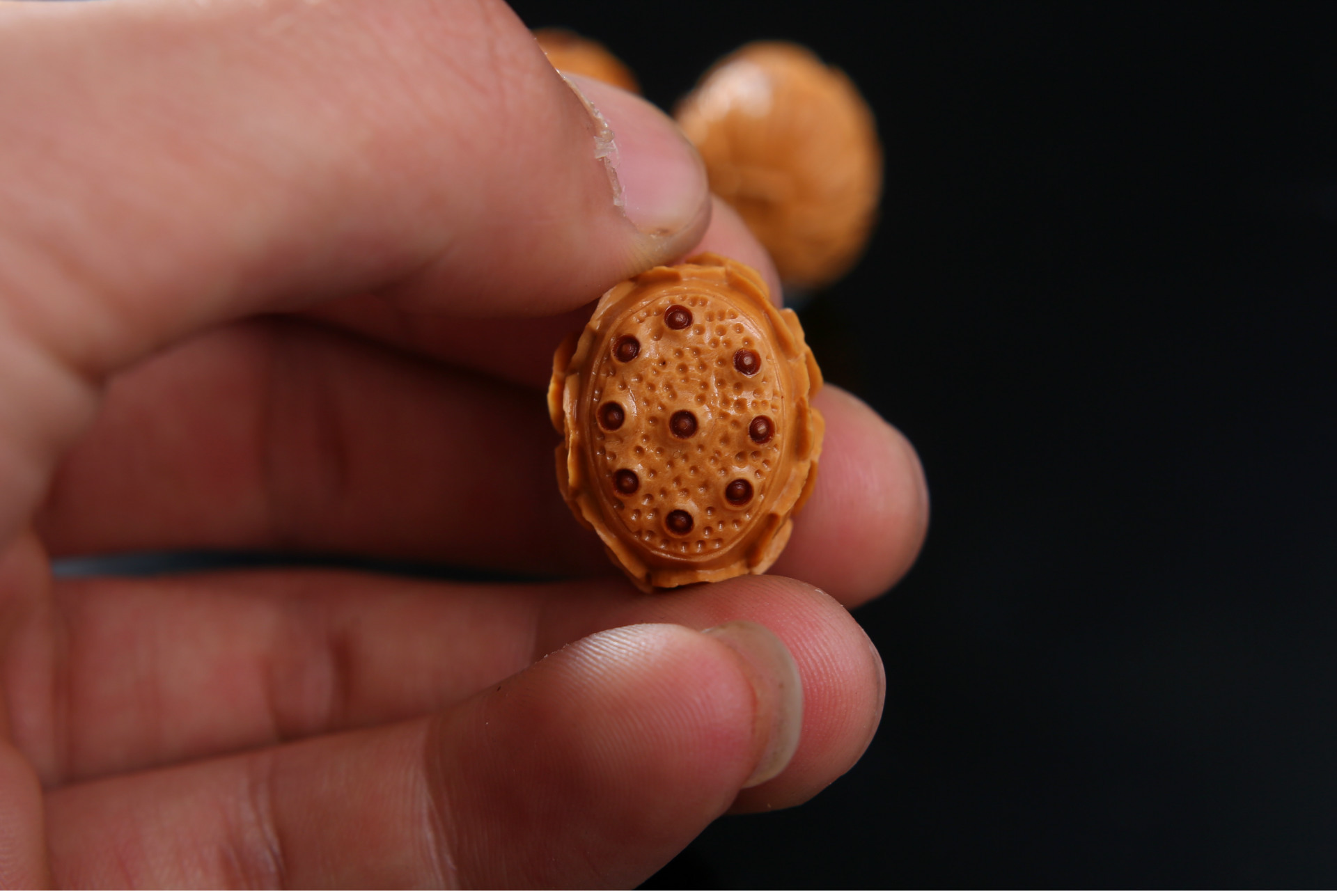 手工九转莲花核雕橄榄核 莲花橄榄胡橄榄核雕手串 精美文玩手链