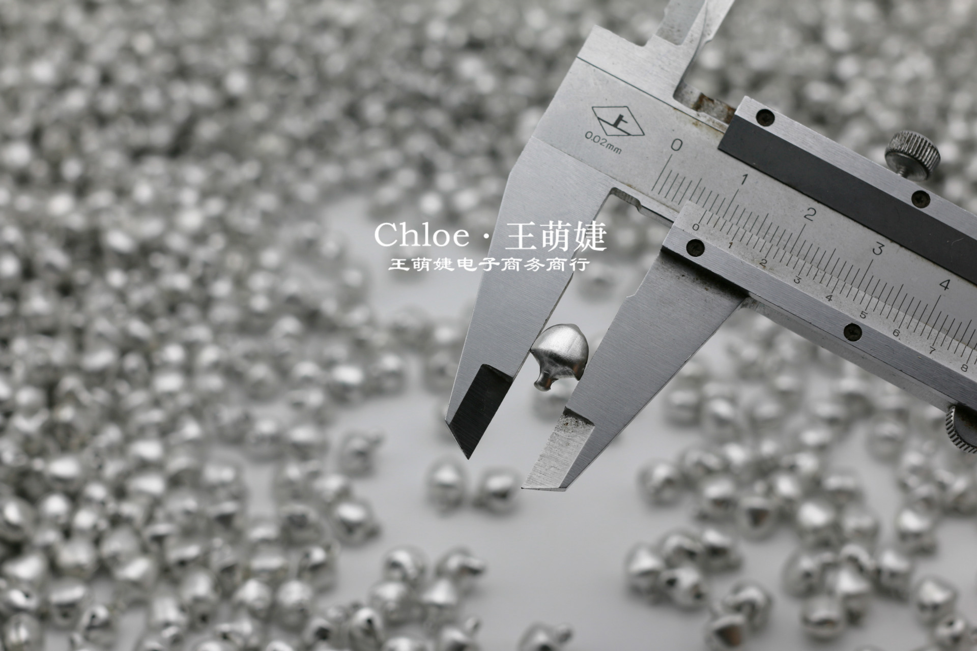 0.8cm铝制芝麻一字圆铃铛 银色圣诞节工艺品穿孔挂件服装鞋帽辅料