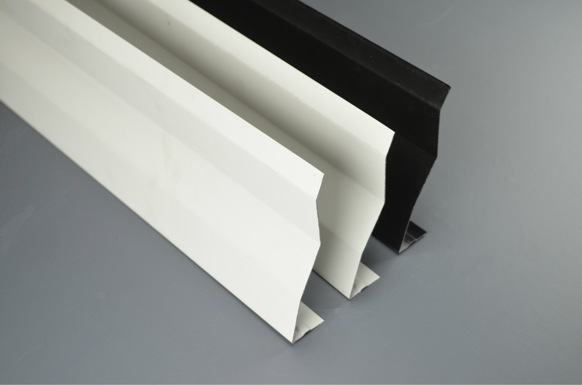 广东龙督建材厂家 生产订做喷涂铝挂片 防火铝合金插入式挂片天花