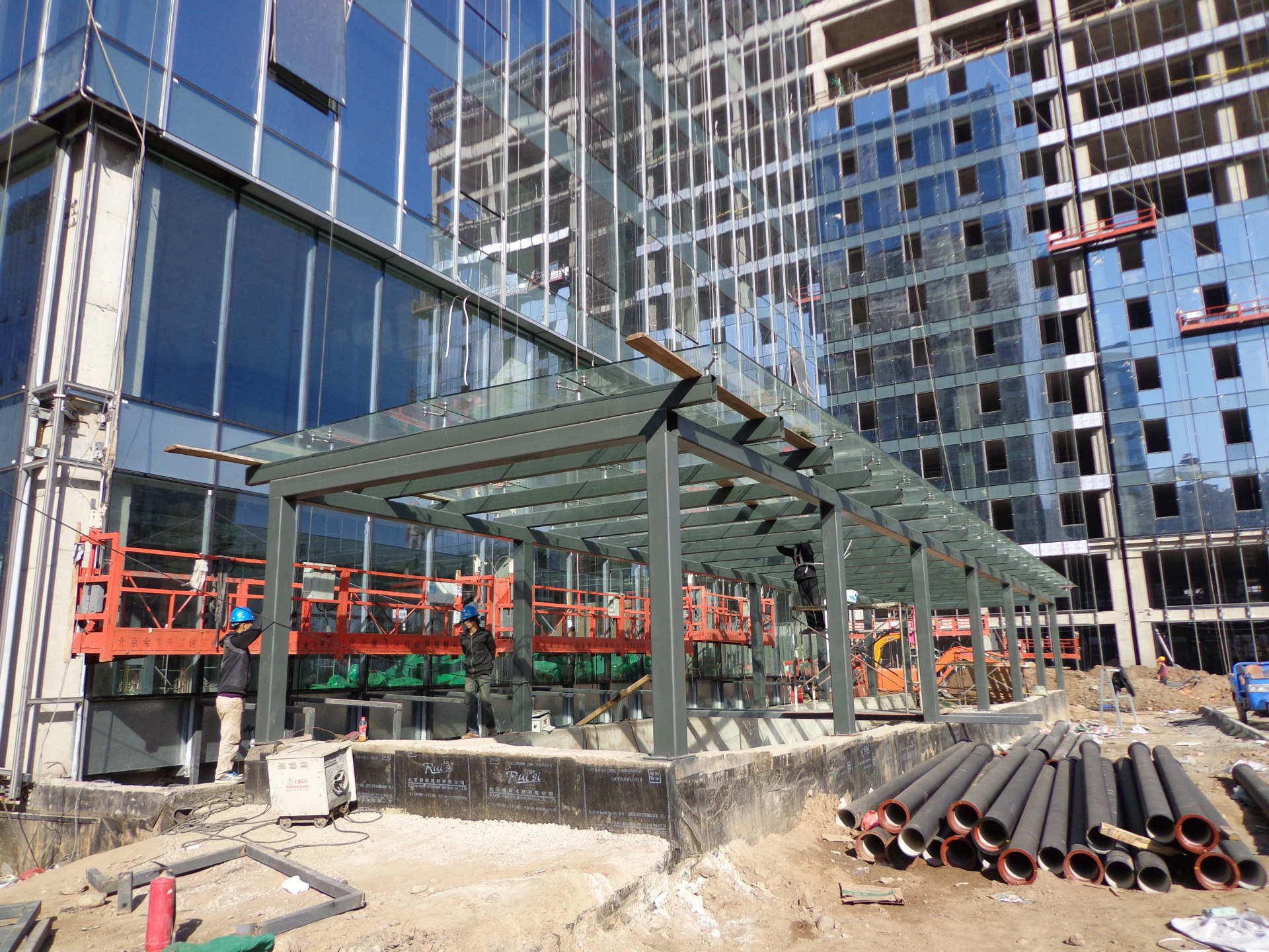 车库出入口雨棚 地下出入口雨棚 凯利恒10年专注中小型钢结构