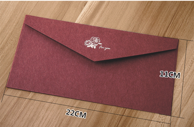 信封正面纯空白设计,背面别致复古烫金图案 里纸表面特有的纹理,没有