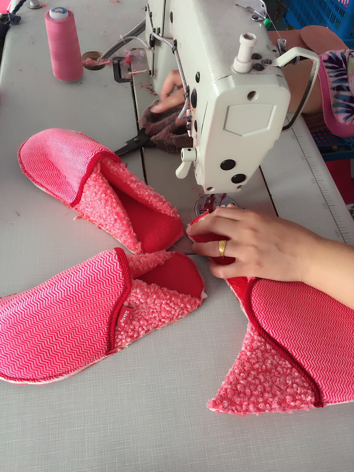 大量生产 钱包口袋家居棉拖鞋 情侣棉拖 居家棉拖 批发