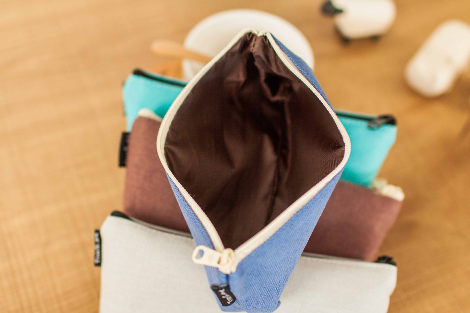 青梦之坊 2016年新款 印记倒梯形笔袋 tr-ca17672