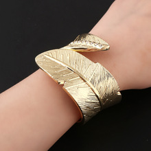 欧美新款时尚个性羽毛手环叶子大牌朋克开口宽版手镯合金饰品臂环